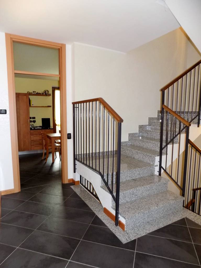 Villa-accogliente-e-curata-in-vendita-a-Cornate-d39Adda-in-Brianza-4
