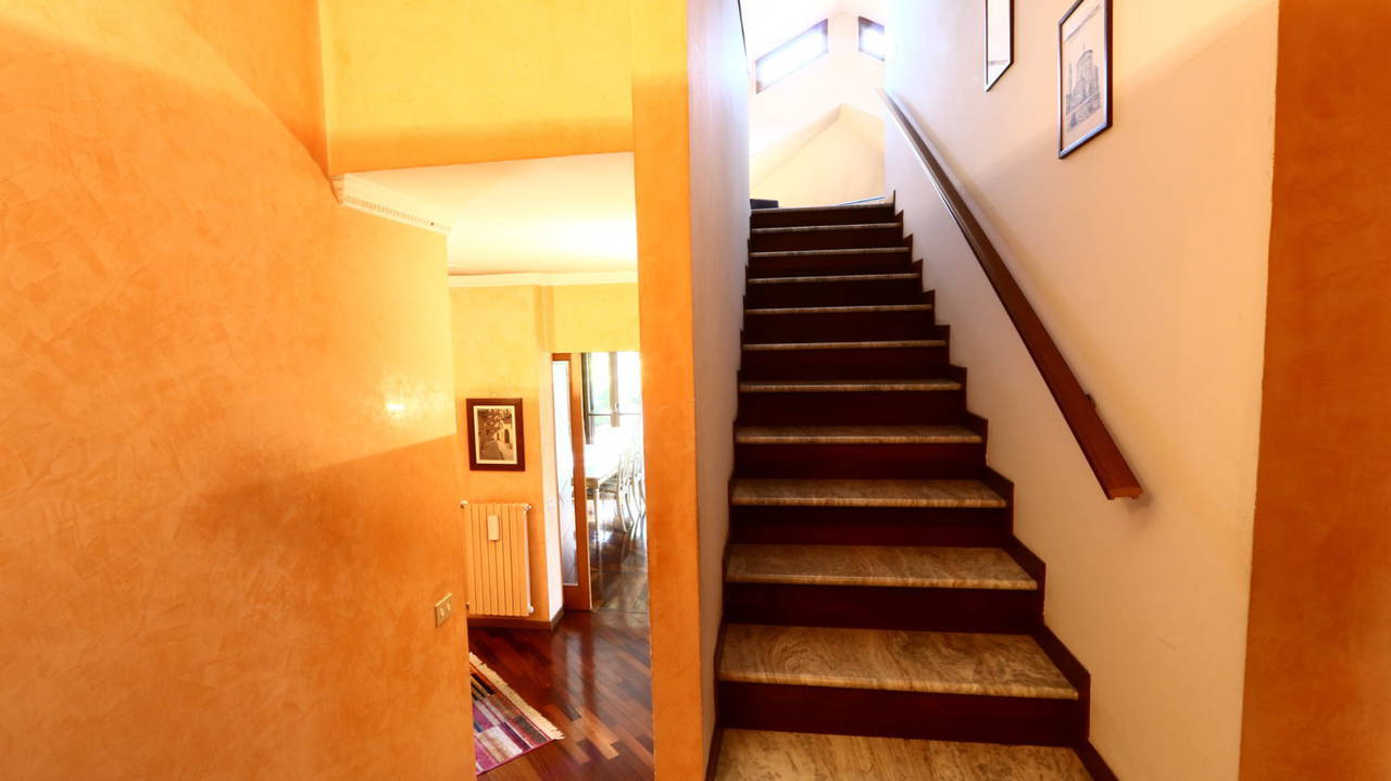 Villa-singola-signorile-in-vendita-a-Busnago-in-Brianza-17