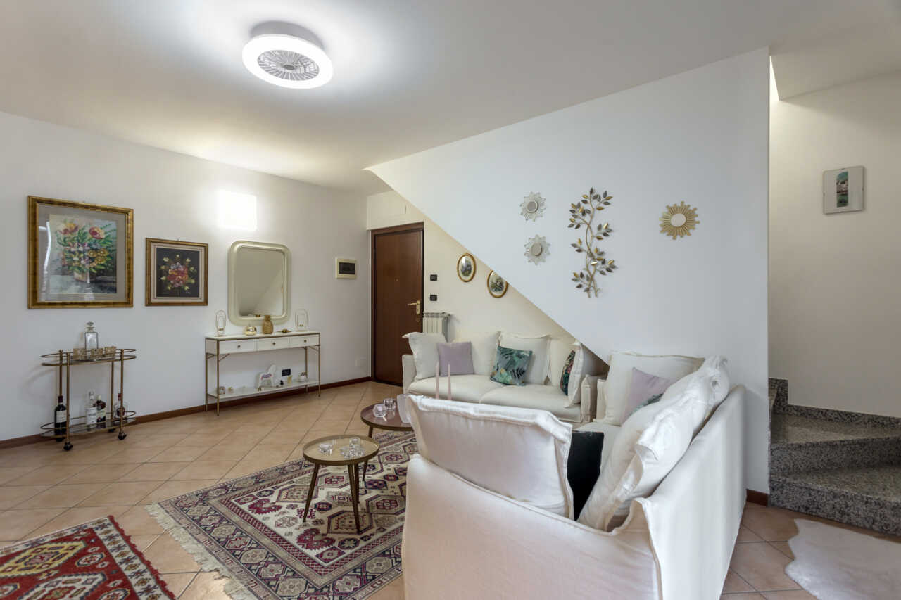 appartamento-a-busnago-in-vendita-ultimo-piano-3-locali-agenzia-casastyle-2