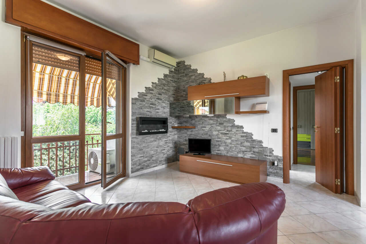 appartamento-ultimo-piano-a-vimercate-luminoso-silenzioso-3-balconi-box-casastyle-migliore-agenzia-immobiliare-monza-brianza-1-10