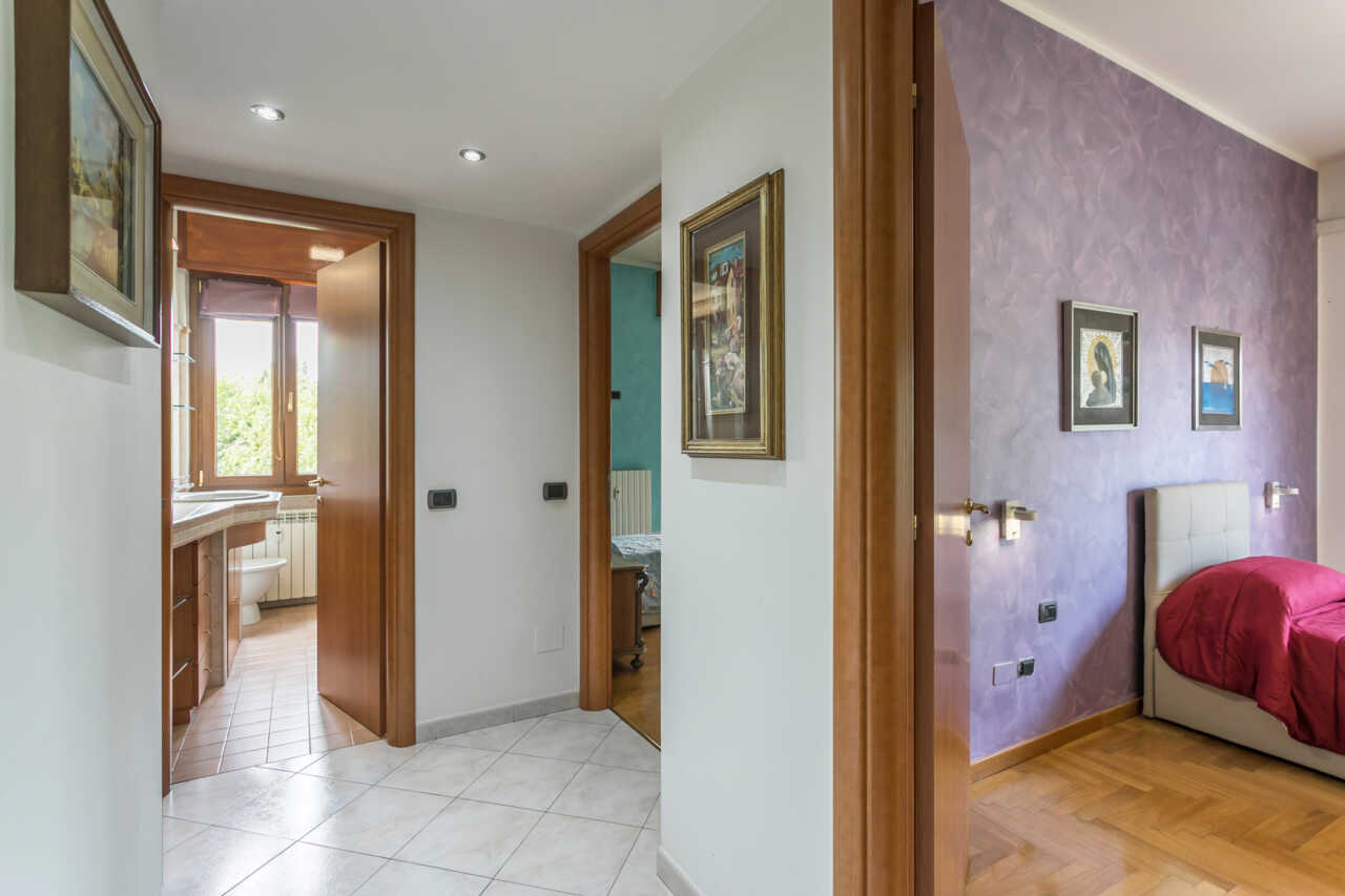appartamento-ultimo-piano-a-vimercate-luminoso-silenzioso-3-balconi-box-casastyle-migliore-agenzia-immobiliare-monza-brianza-1-13