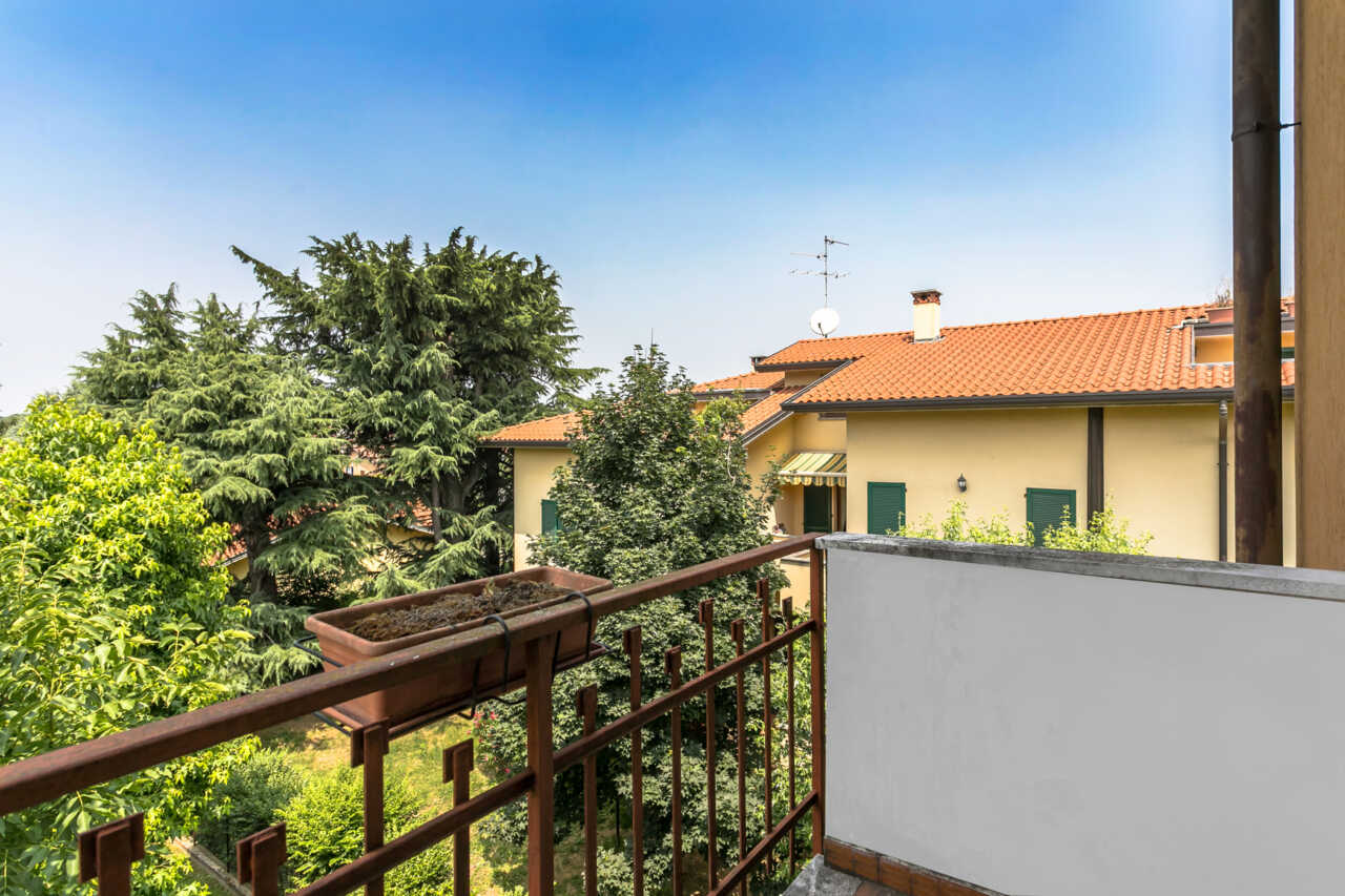 appartamento-ultimo-piano-a-vimercate-luminoso-silenzioso-3-balconi-box-casastyle-migliore-agenzia-immobiliare-monza-brianza-1-18