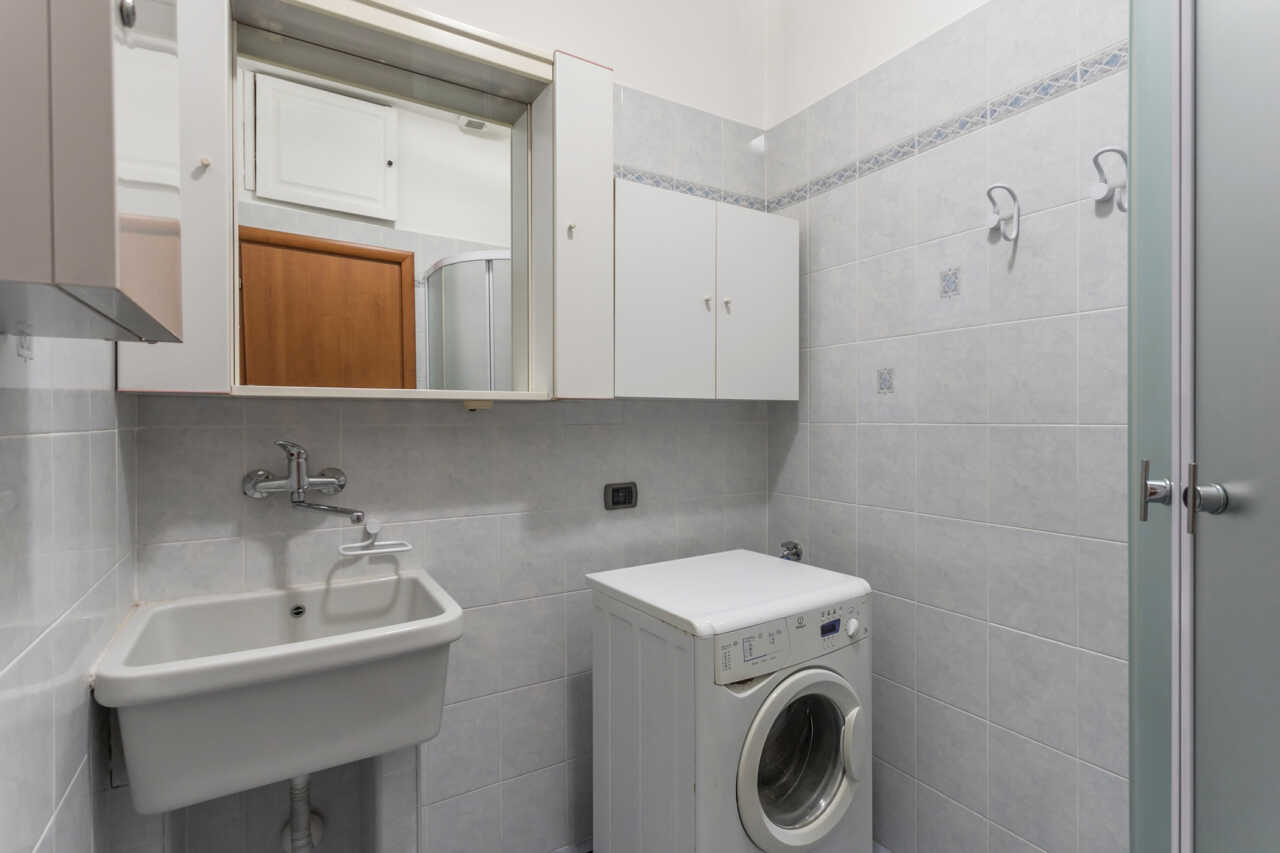 appartamento-ultimo-piano-a-vimercate-luminoso-silenzioso-3-balconi-box-casastyle-migliore-agenzia-immobiliare-monza-brianza-1-25