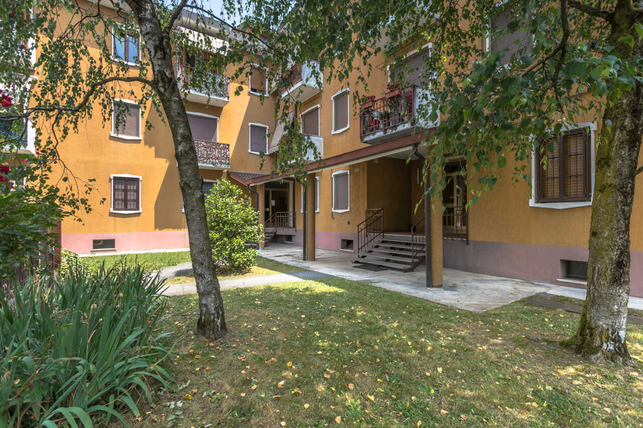appartamento-ultimo-piano-a-vimercate-luminoso-silenzioso-3-balconi-box-casastyle-migliore-agenzia-immobiliare-monza-brianza-1-27