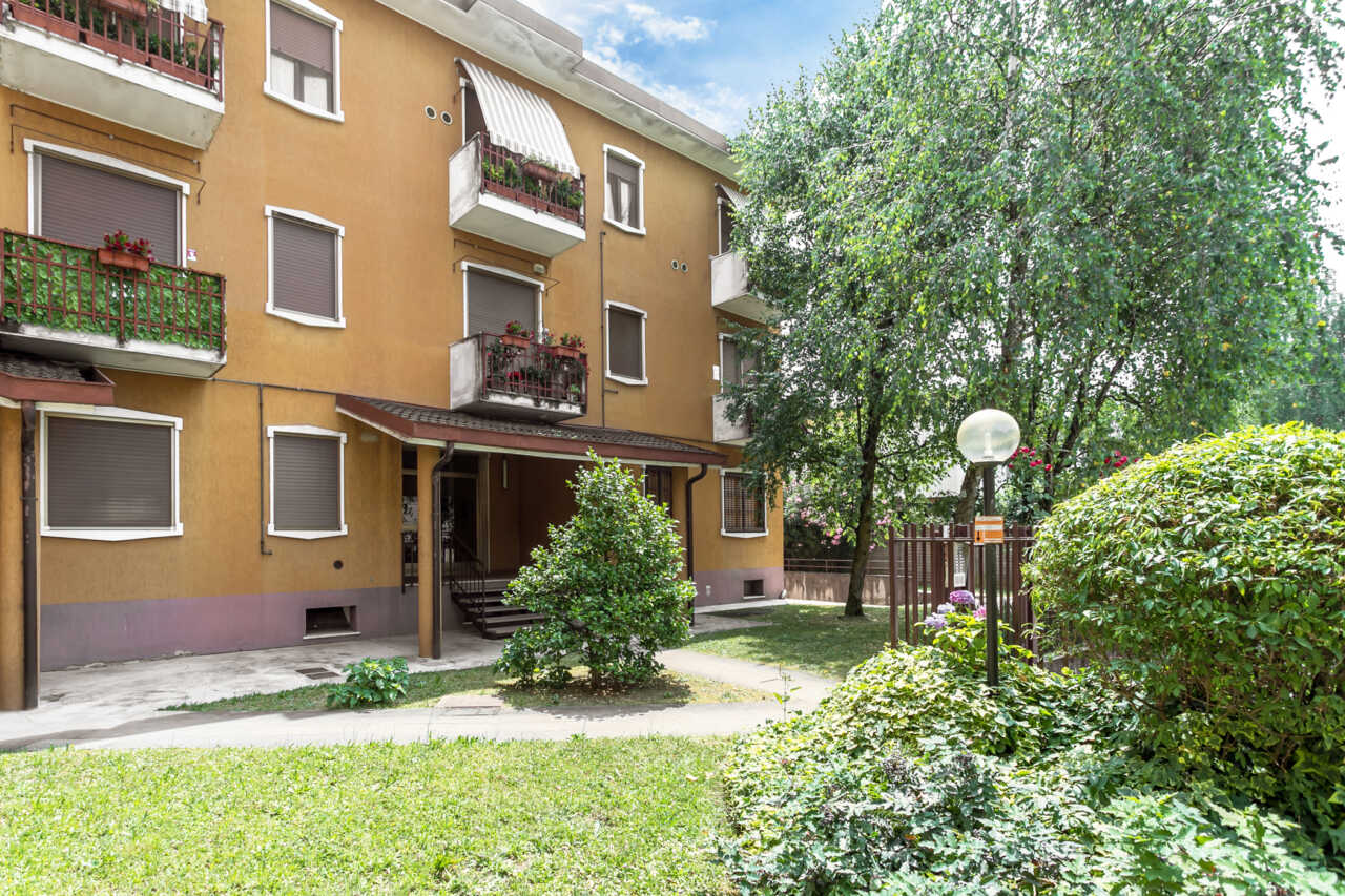 appartamento-ultimo-piano-a-vimercate-luminoso-silenzioso-3-balconi-box-casastyle-migliore-agenzia-immobiliare-monza-brianza-1-29