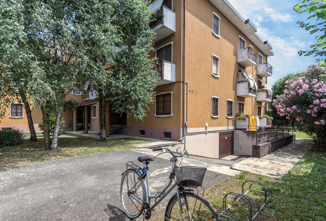 appartamento-ultimo-piano-a-vimercate-luminoso-silenzioso-3-balconi-box-casastyle-migliore-agenzia-immobiliare-monza-brianza-1-30