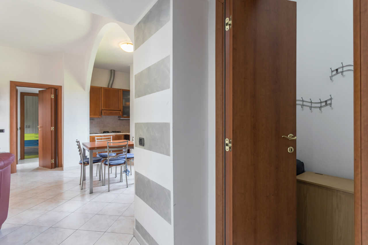 appartamento-ultimo-piano-a-vimercate-luminoso-silenzioso-3-balconi-box-casastyle-migliore-agenzia-immobiliare-monza-brianza-1-6