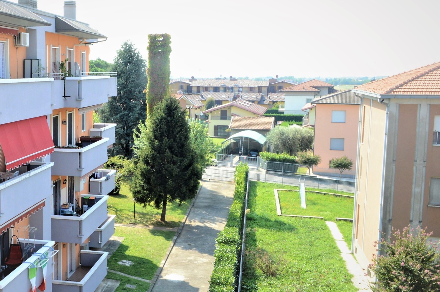 appartamento-ultimo-piano-con-terrazzo-in-vendita-a-roncello-22-FILEminimizer