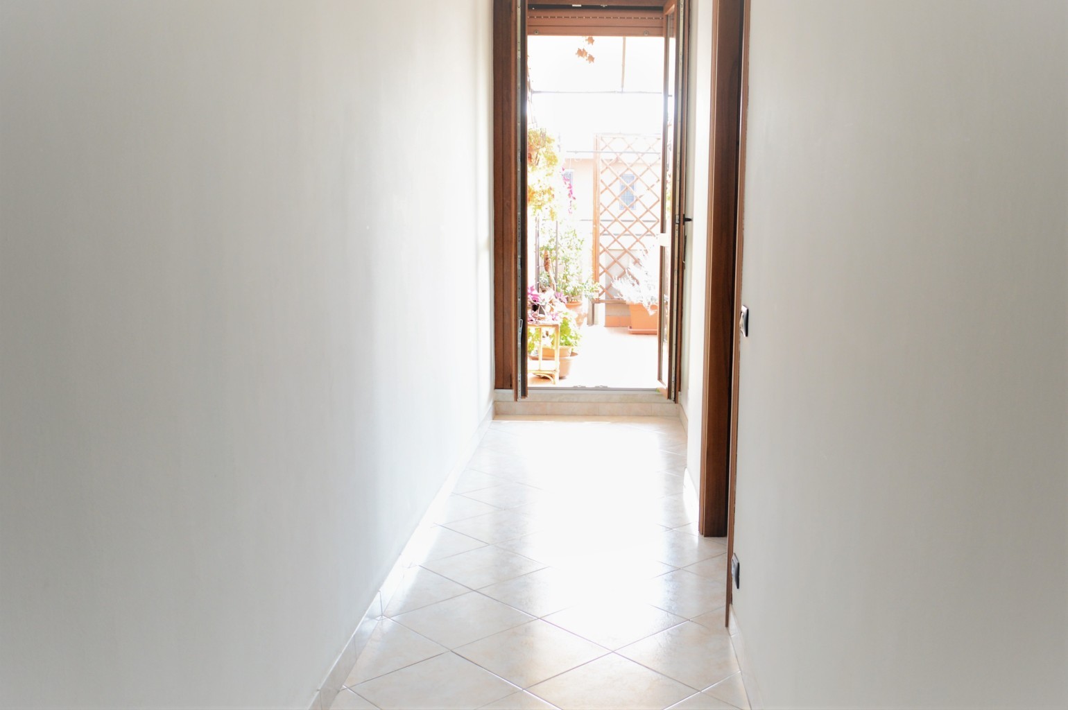 appartamento-ultimo-piano-con-terrazzo-in-vendita-a-roncello-32-FILEminimizer