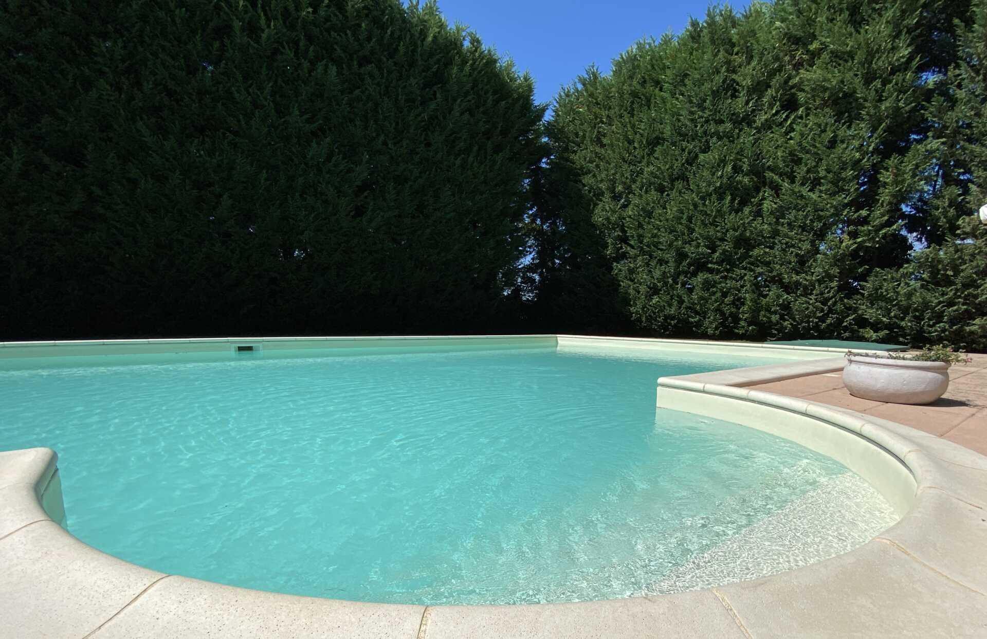 villa-depoca-con-piscina-in-vendita-a-velezzo-lomellina-immobiliare-casaeetyle-piscina-interrata-6