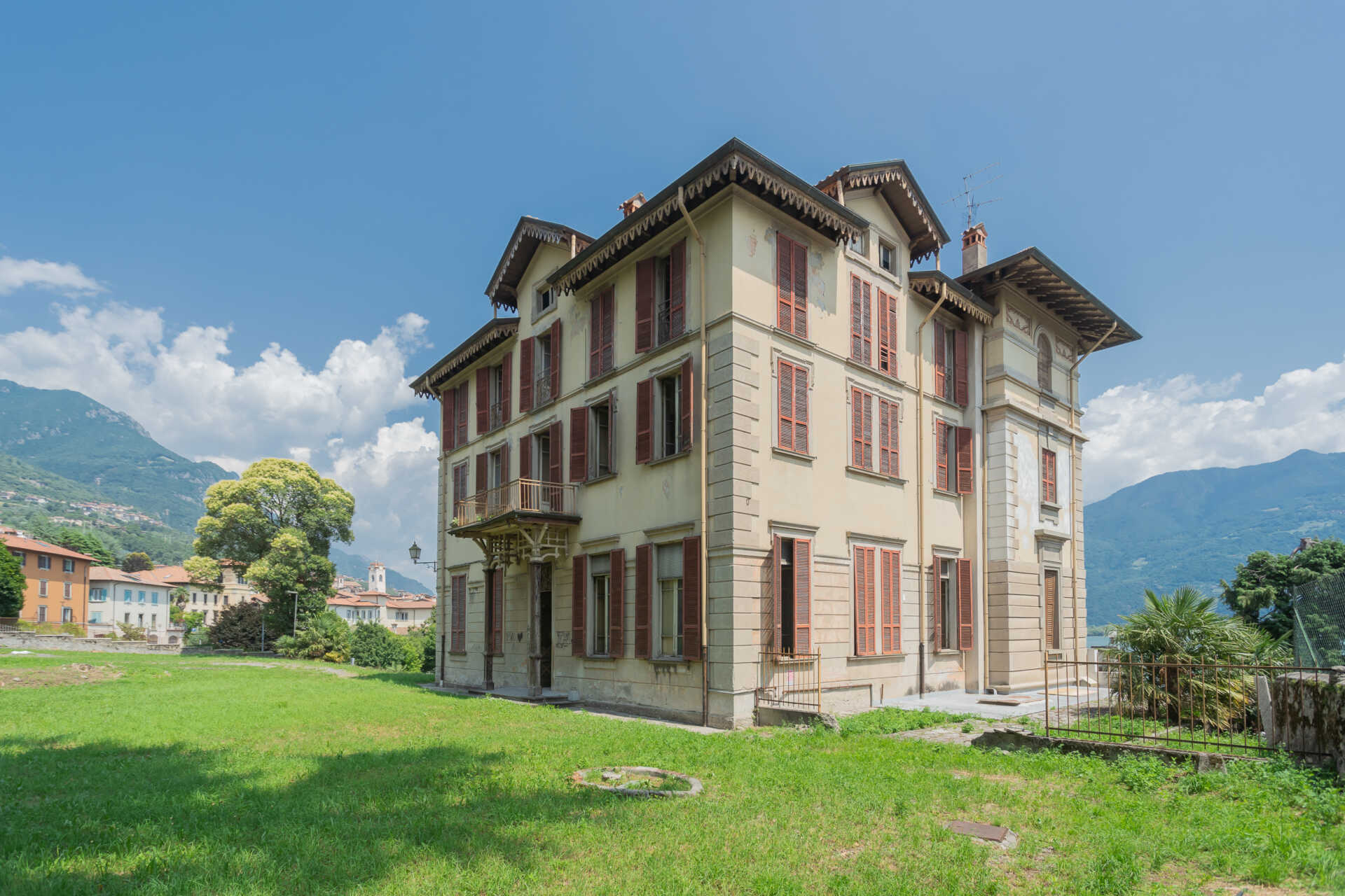 villa-in-vendita-a-lovere-sul-lago-diseo-casastyle-immobiliare-milano-brianza-10
