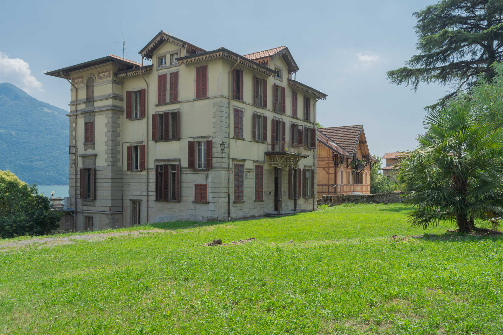 villa-in-vendita-a-lovere-sul-lago-diseo-casastyle-immobiliare-milano-brianza-2