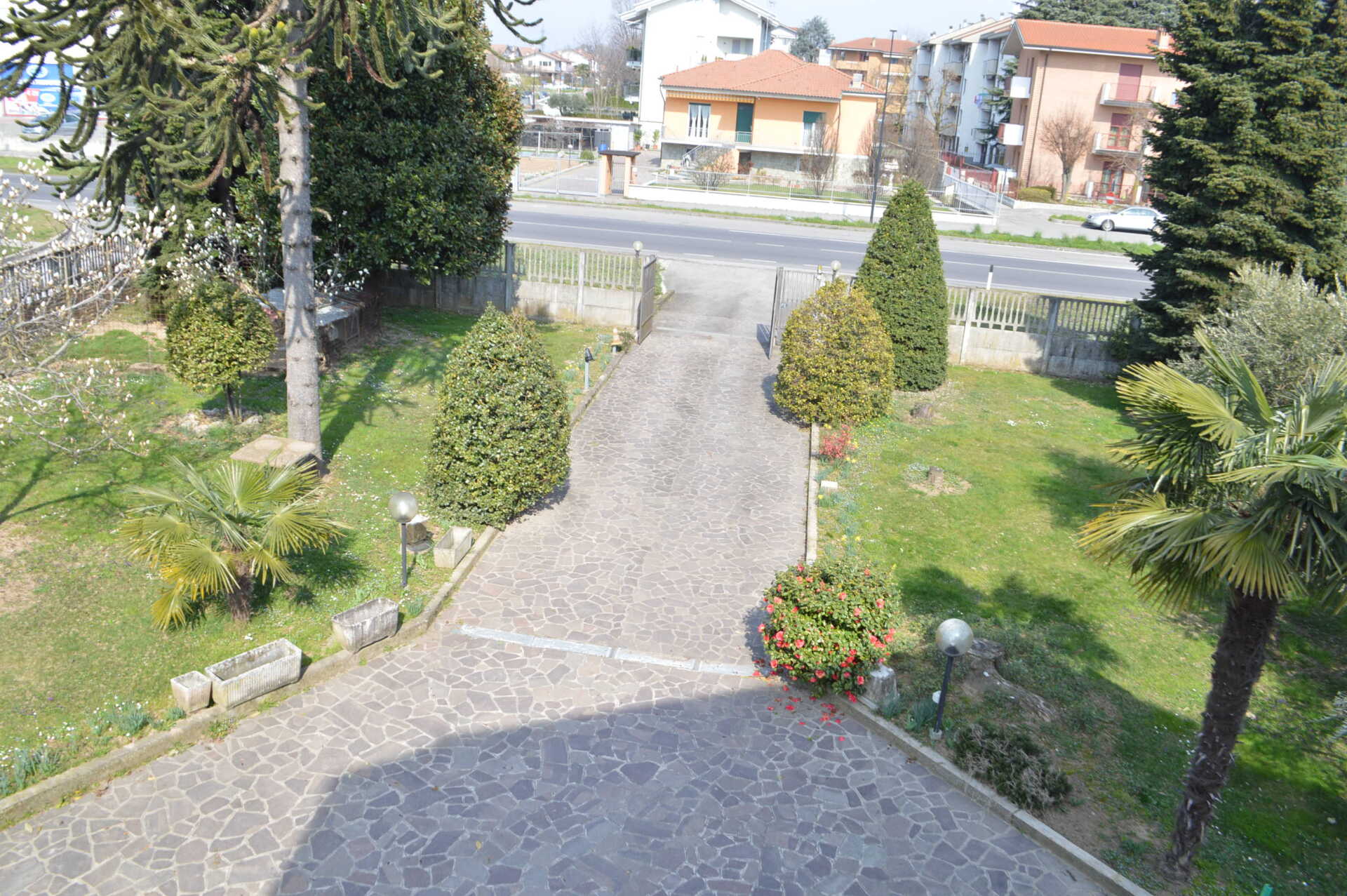 villa-singola-con-giardino-in-vendita-a-bellusco-casastyle-immobiliare-milano-e-brianza-12