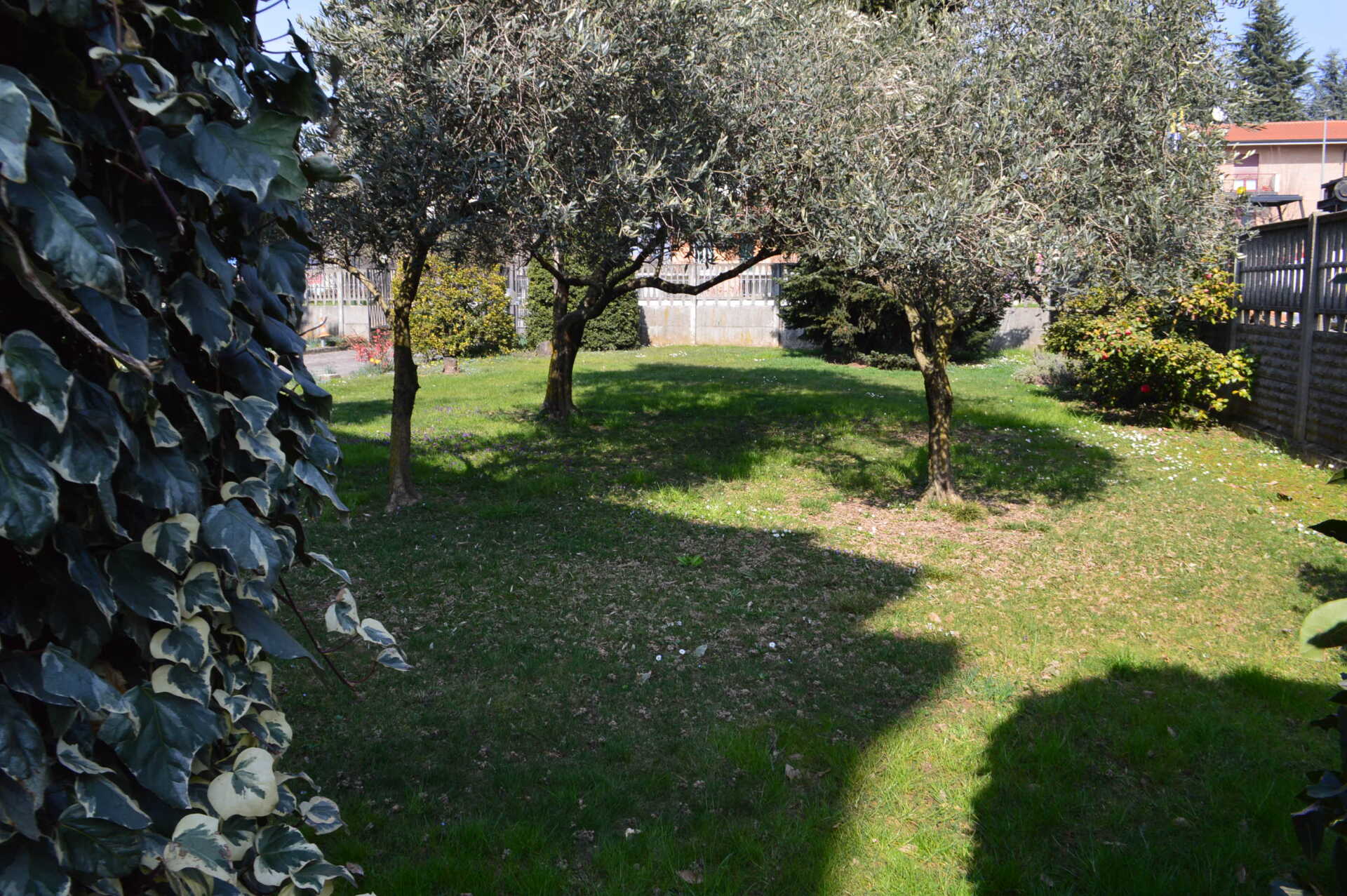 villa-singola-con-giardino-in-vendita-a-bellusco-casastyle-immobiliare-milano-e-brianza-16
