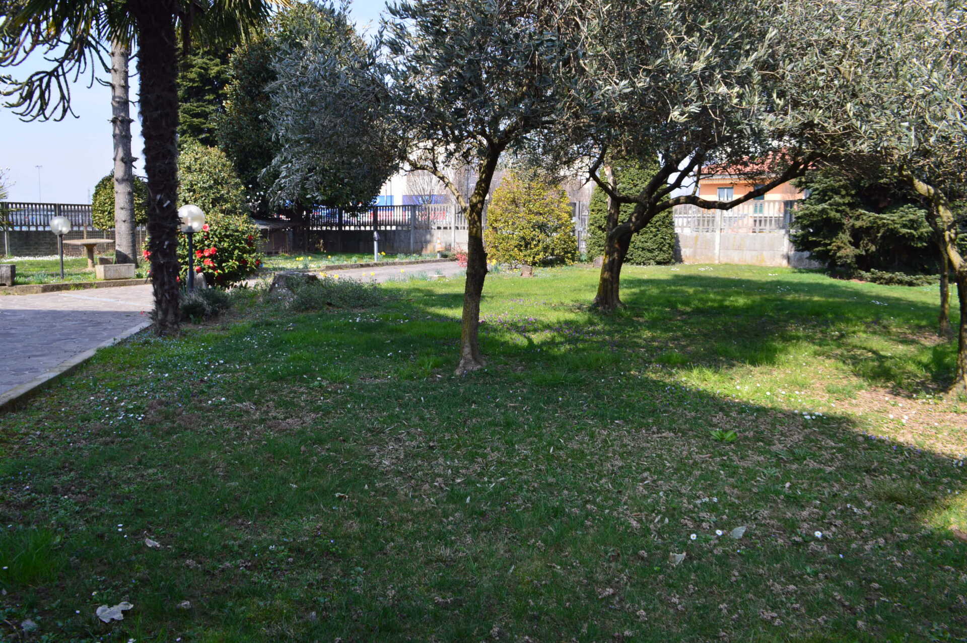villa-singola-con-giardino-in-vendita-a-bellusco-casastyle-immobiliare-milano-e-brianza-17