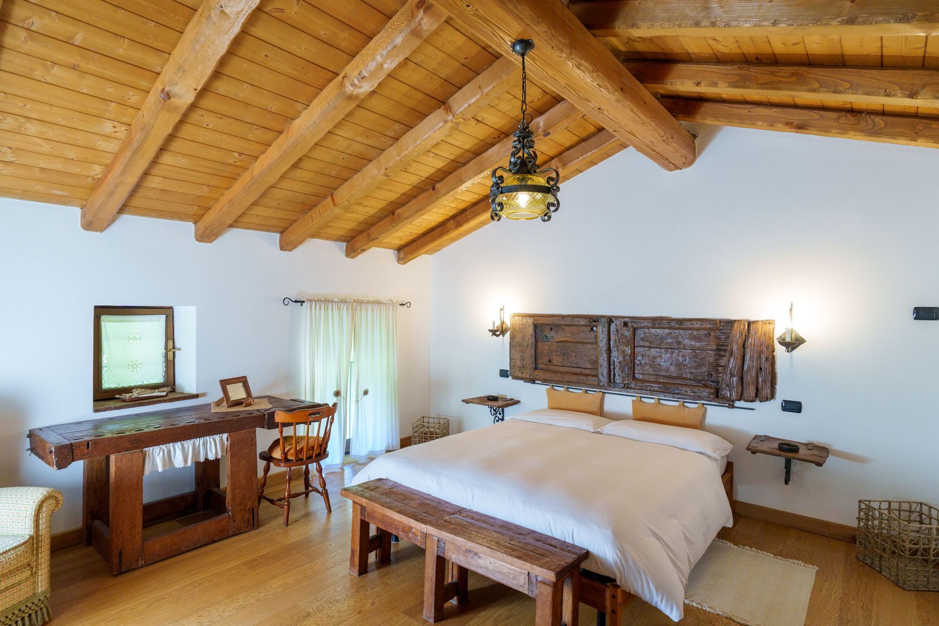 Casale di charme con 15.000 mq di terreno in vendita a Pasturo, nel cuore della Valsassina (16)