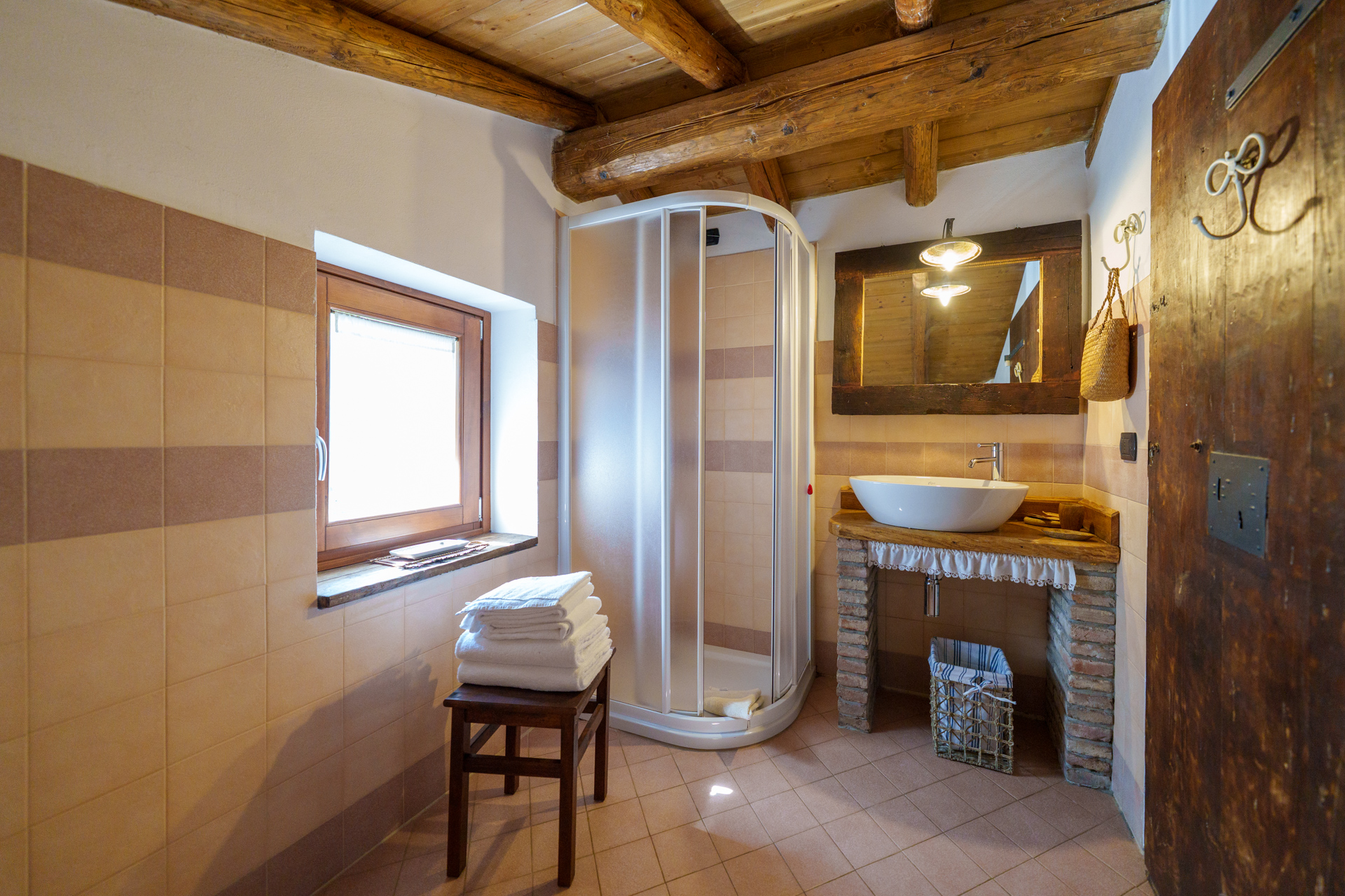 Casale di charme con 15.000 mq di terreno in vendita a Pasturo, nel cuore della Valsassina (18)