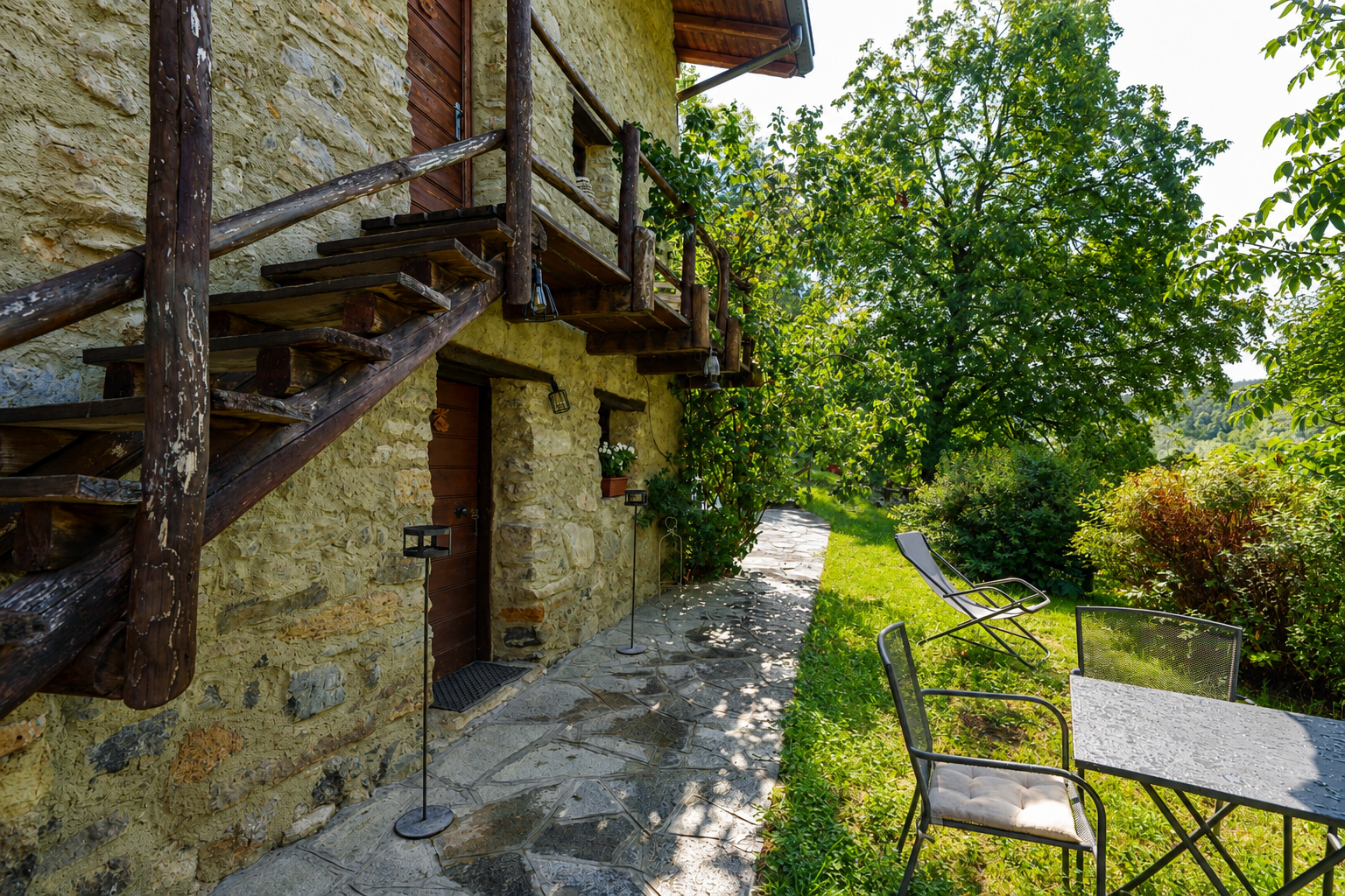 Casale di charme con 15.000 mq di terreno in vendita a Pasturo, nel cuore della Valsassina (2)