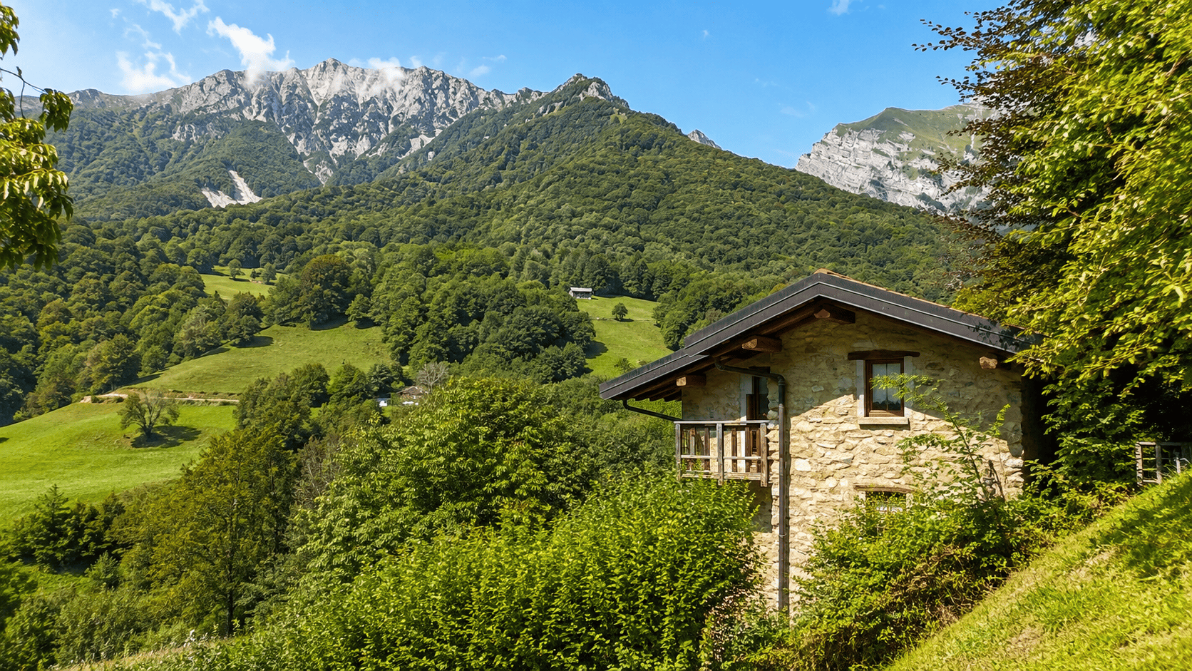 Casale di charme con 15.000 mq di terreno in vendita a Pasturo, nel cuore della Valsassina (6)