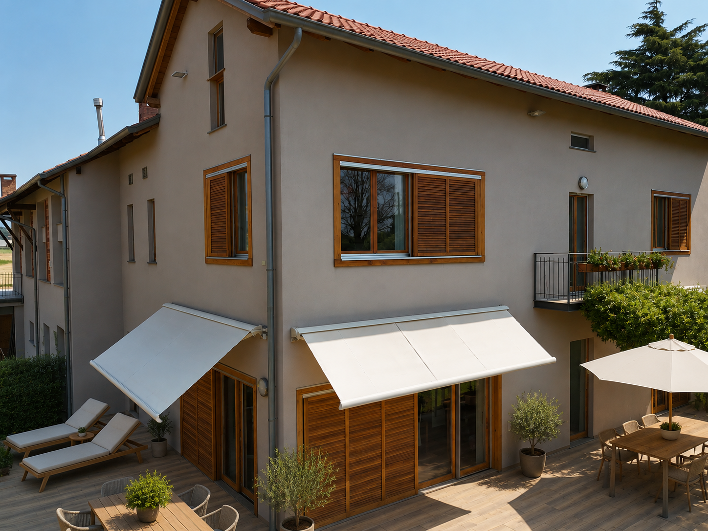 Villa con due abitazioni indipendenti e vista panoramica a Robbiate 1