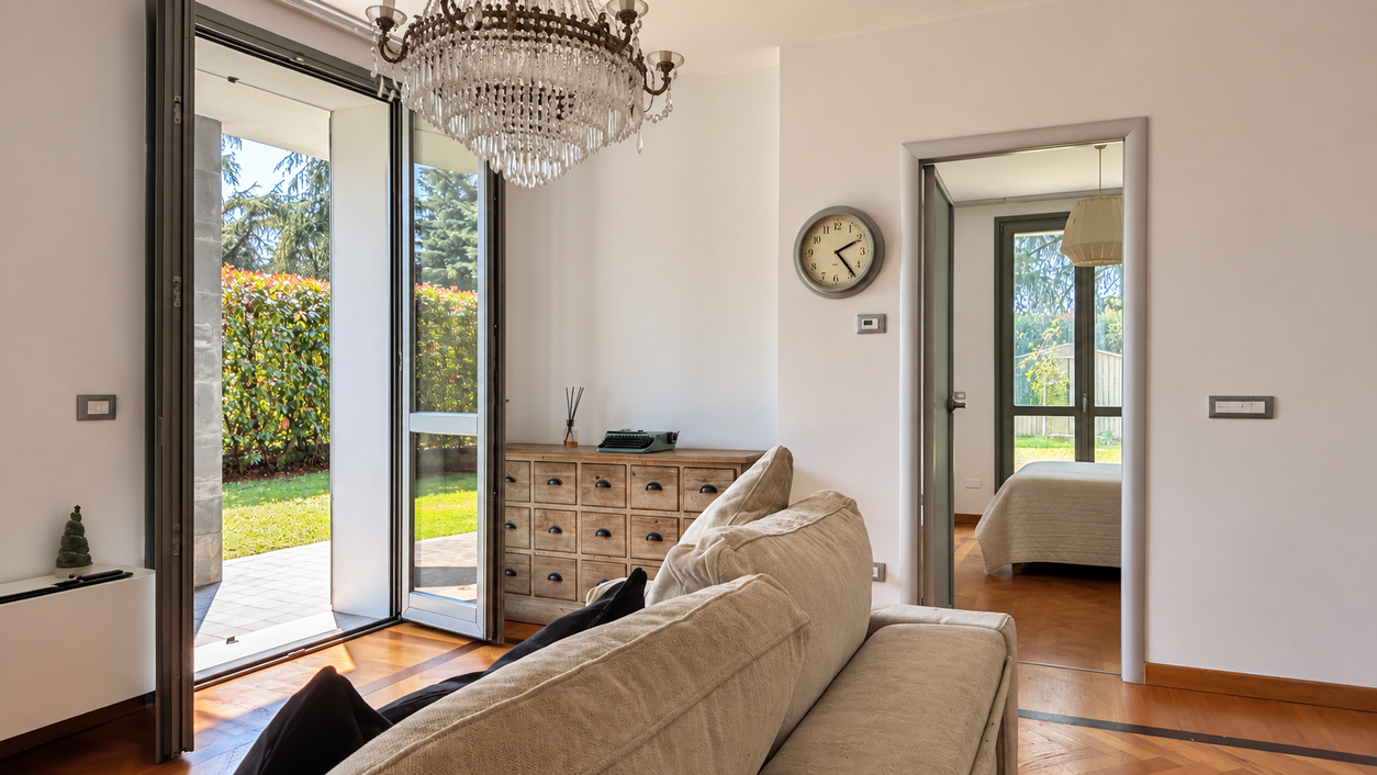 Concorezzo una casa da vivere tra giardino, portico e piscina (4)